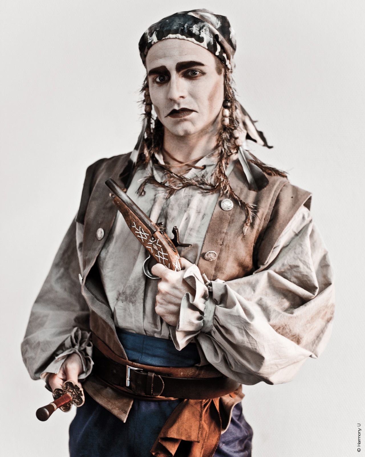 Personnage en costume de pirate